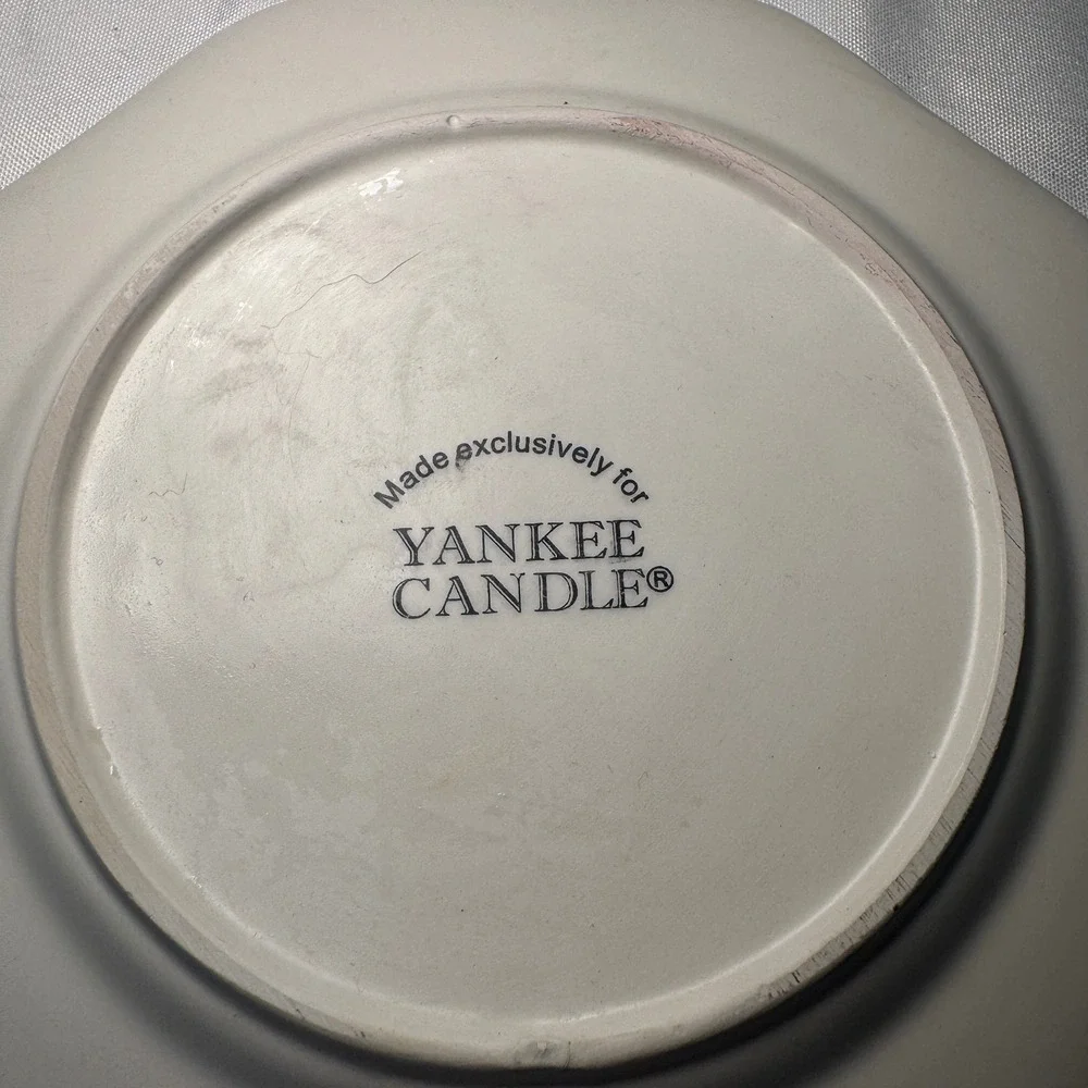 Yankee Candle Floral Hydrangea Lilac Butterfly Ceramic Shade and Tray Set White